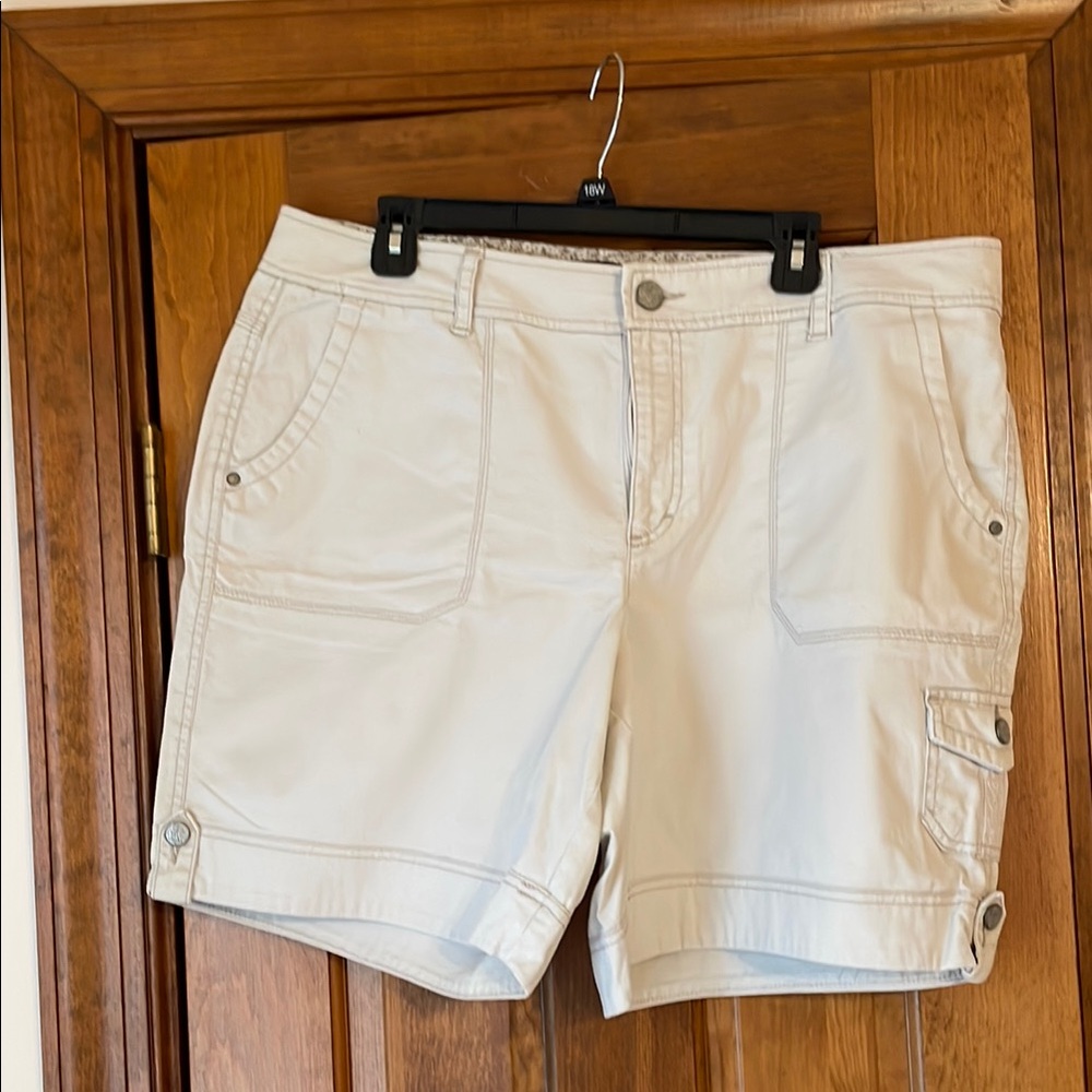 Gloria Vanderbilt Cream Utility Cargo Shorts